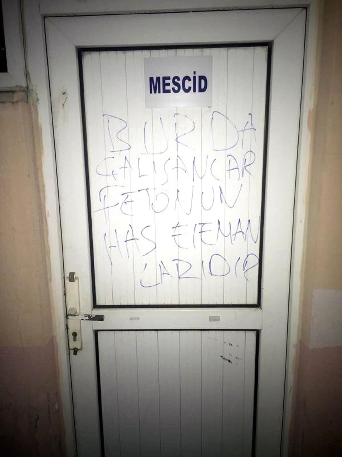 Kurumun Kapısına, \'Burada Çalışanlar Fetö\'nün Has Elamanlarıdır\' Yazan Memur Gözaltında