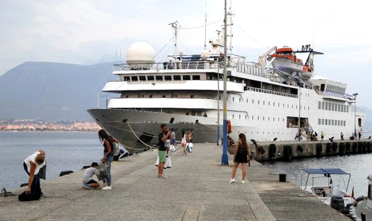 Lübnanlı Turistleri Taşıyan Lüks Kruvaziyer 8\'inci Kez Alanya\'da