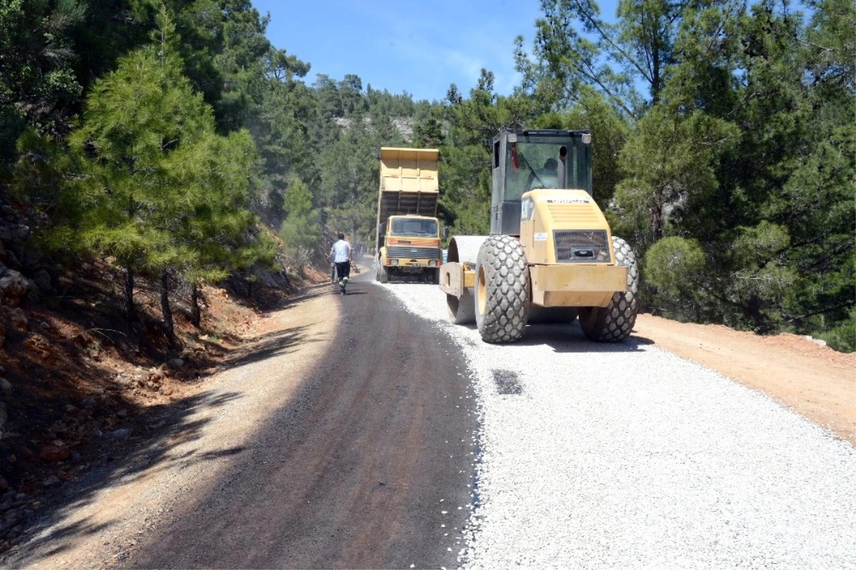 Mersin\'de İlçelere 6 Ayda 92 Bin 433 Ton Sıcak Asfalt Döküldü