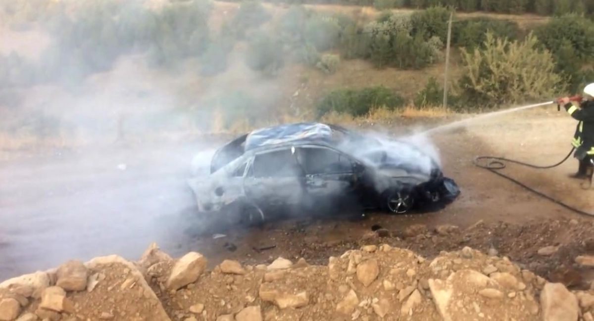 Otomobil Yanarak Kullanılamaz Hale Geldi