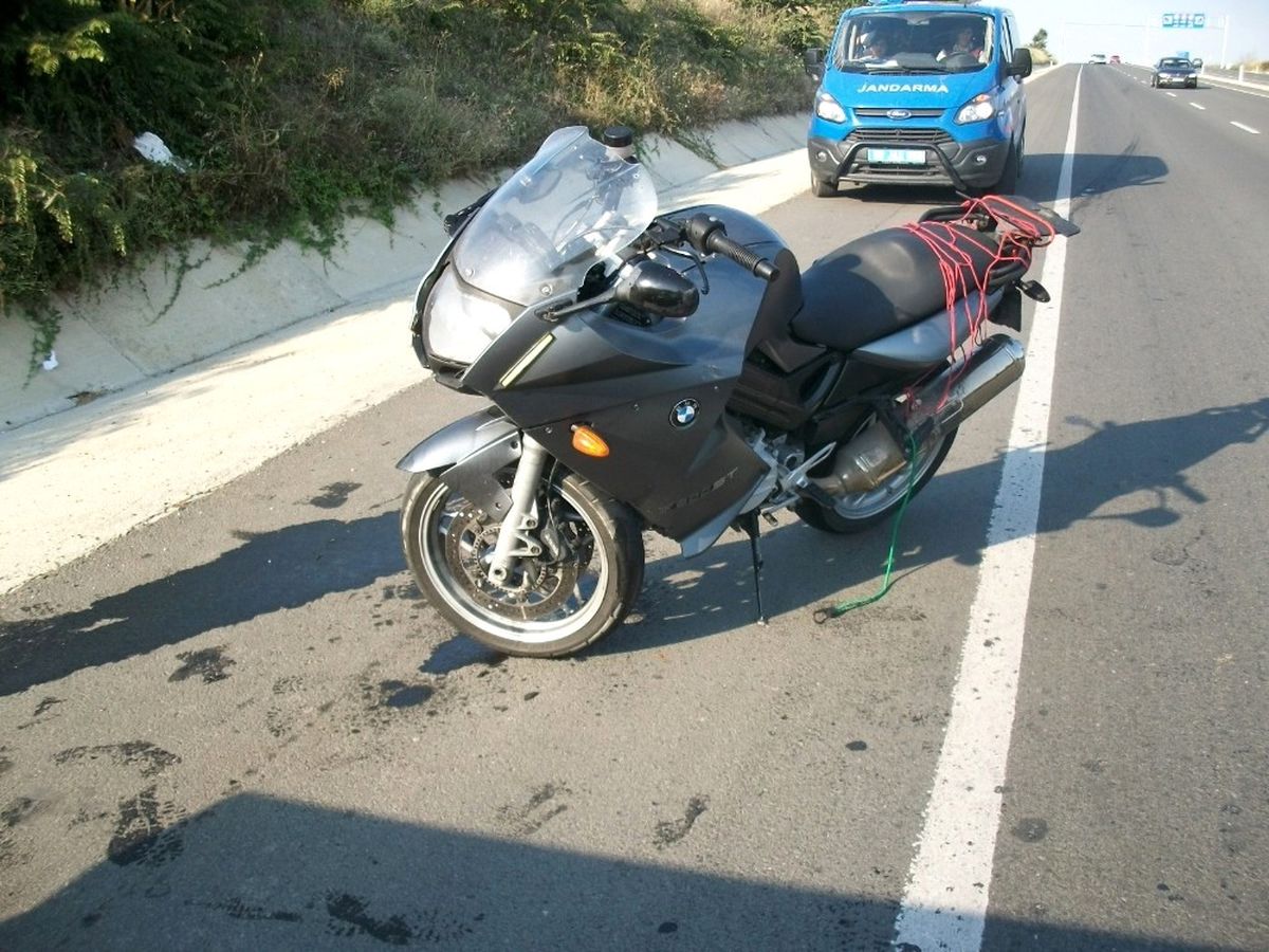 Otomobile Çarpan Motosikletli Yaralandı