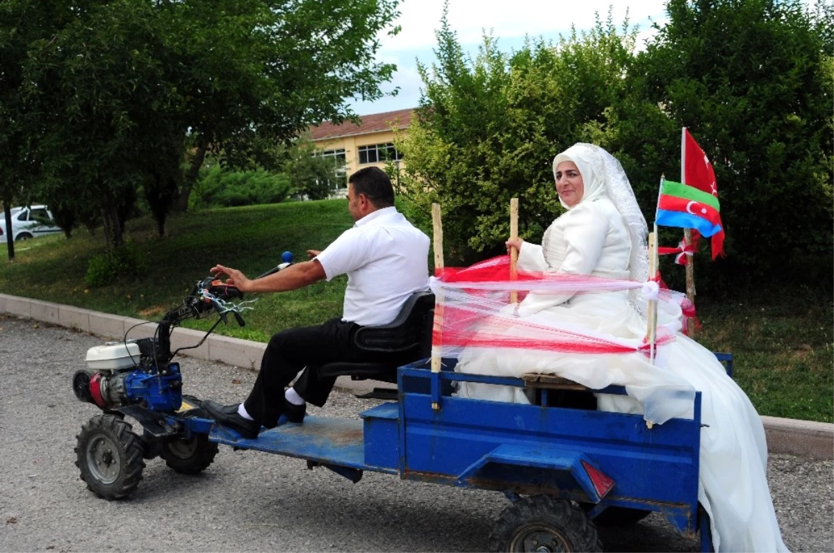 Türk Damat, Azeri Gelini Gelin Arabası Yaptığı Patpat ile Nikaha Götürdü
