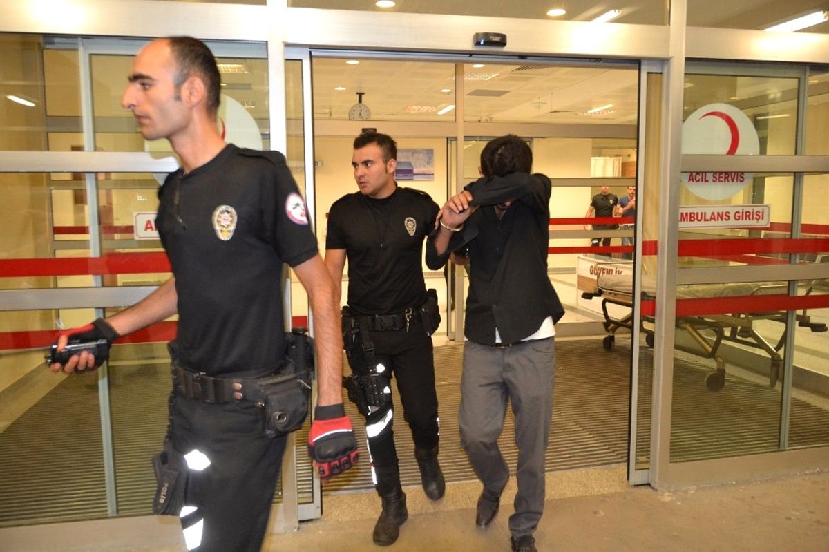 Polisler Şüphelendikleri Otomobilden Uyuşturucu Madde Ele Geçirdi