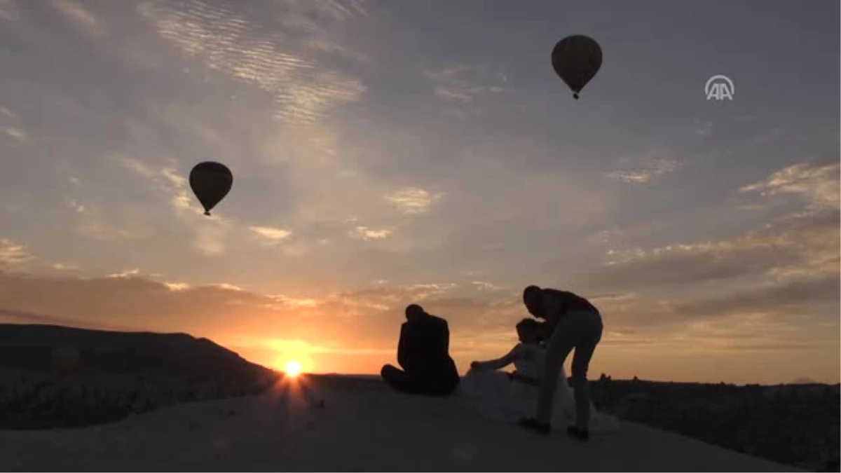 Sıcak Hava Balonları Düğün Fotoğraflarını Süslüyor