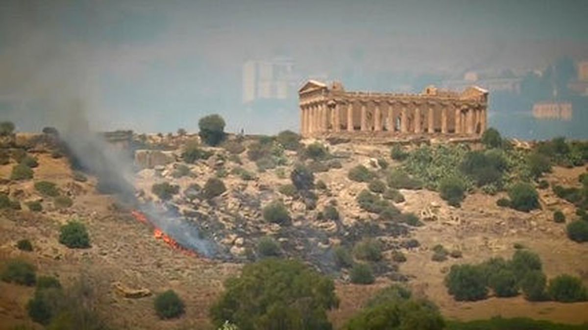 Sicilya\'da Orman Yanıgını Kültür Mirası Yakınlarına Ulaştı