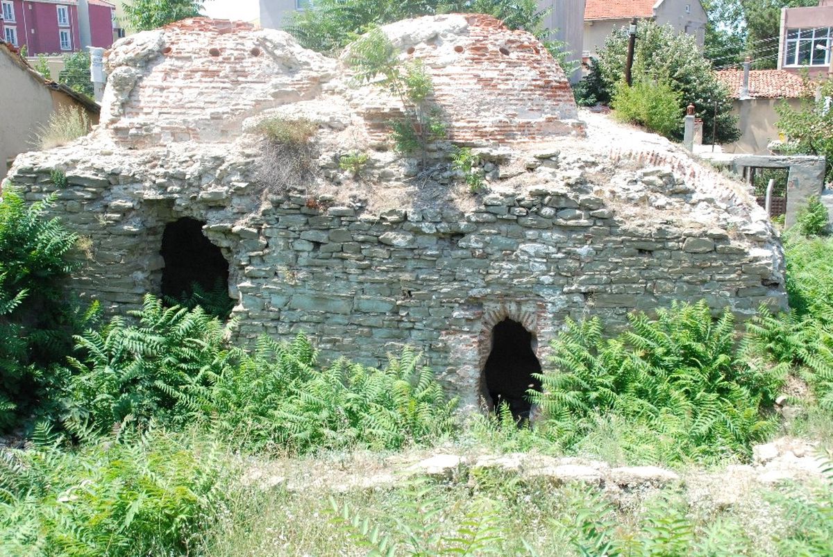 Tarihi Hamam Bakımsız Kaldı