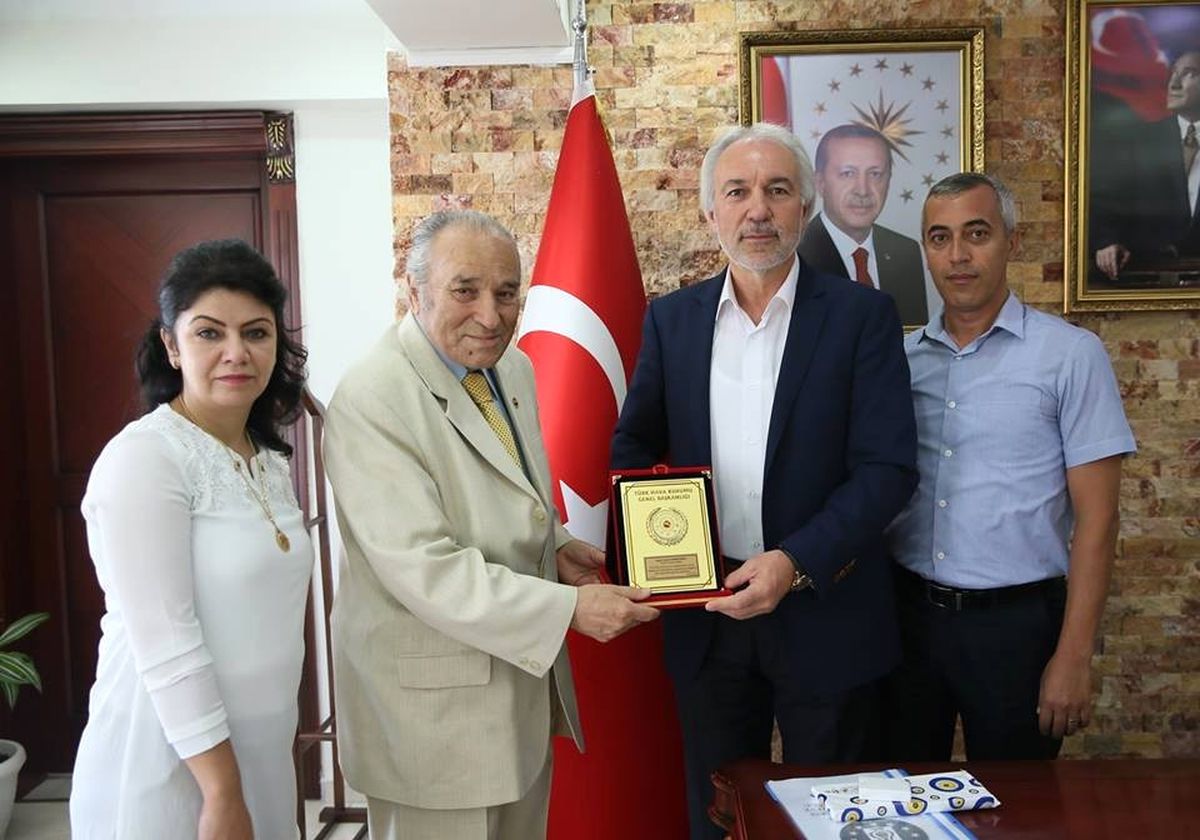 Thk\'dan Başkan Saraçoğlu\'na Teşekkür Plaketi