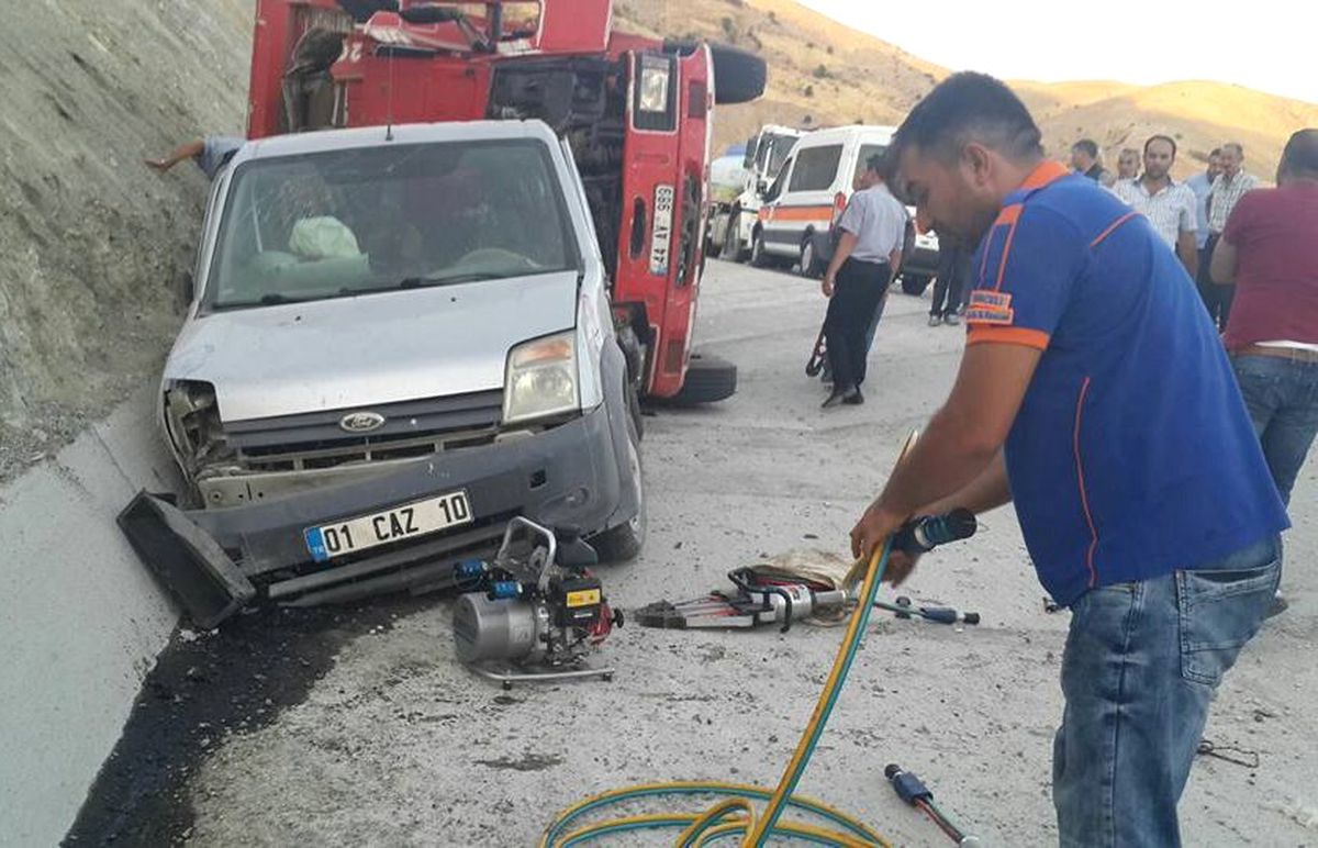 Tunceli\'de Trafik Kazası: 2 Yaralı