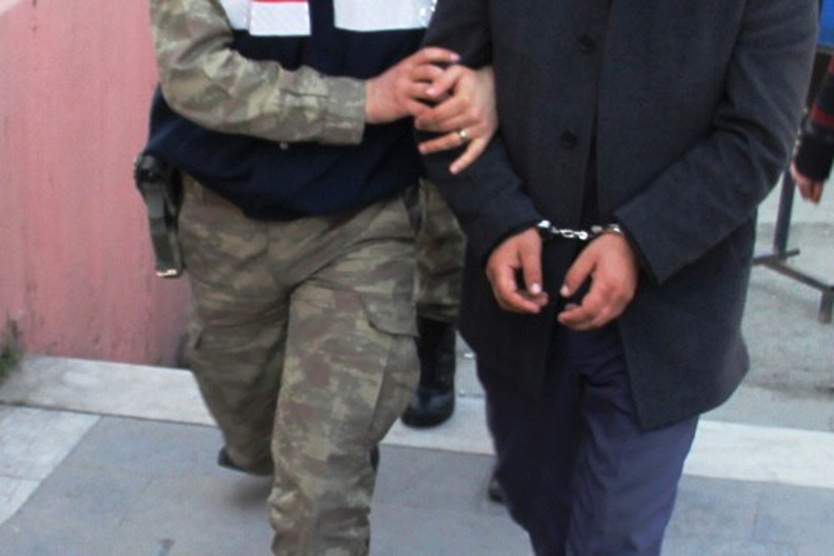 Türkiye\'ye Girmeye Çalışan 13 Kişi Yakalandı