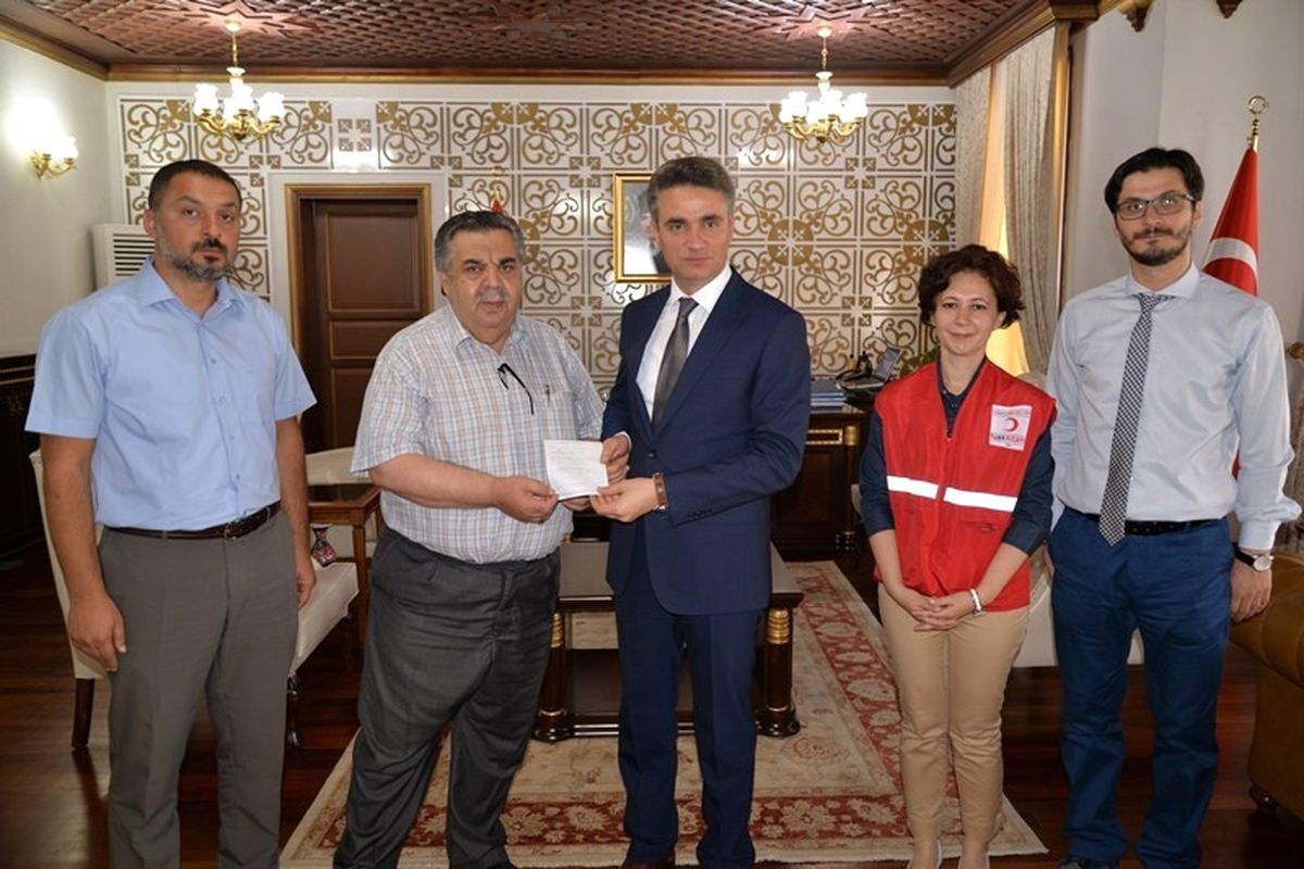 Vali Baruş, Kurban Bağışında Bulundu