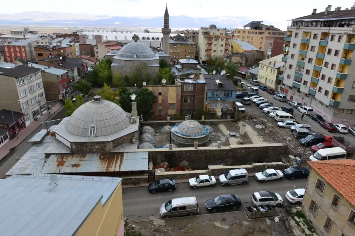 Yakutiye Belediye Başkanı Korkut: "Yeni Meydan Işıl Işıl Yanıyor"