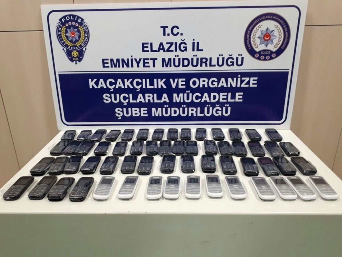 Yol Uygulamasında Kaçak Cep Telefonları Ele Geçirildi