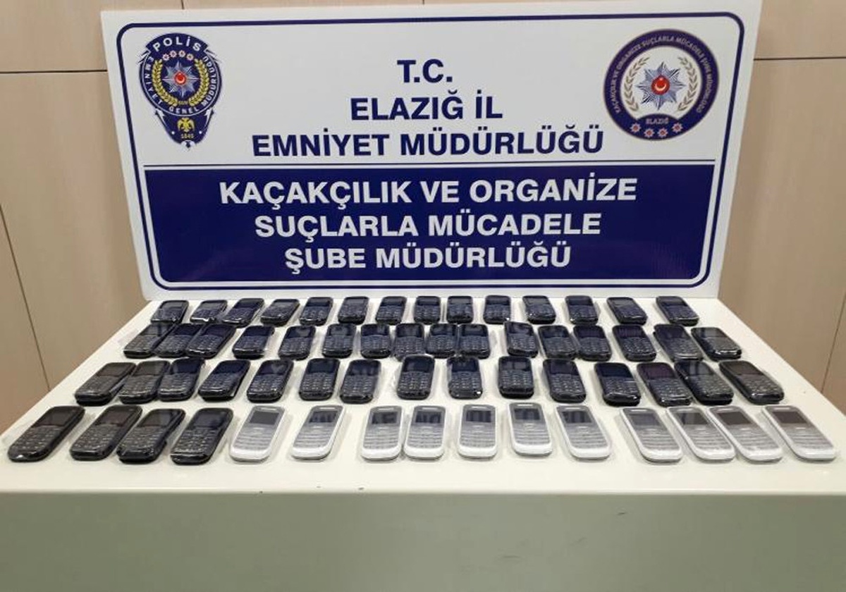 Yol Uygulamasında Kaçak Cep Telefonları Ele Geçirildi