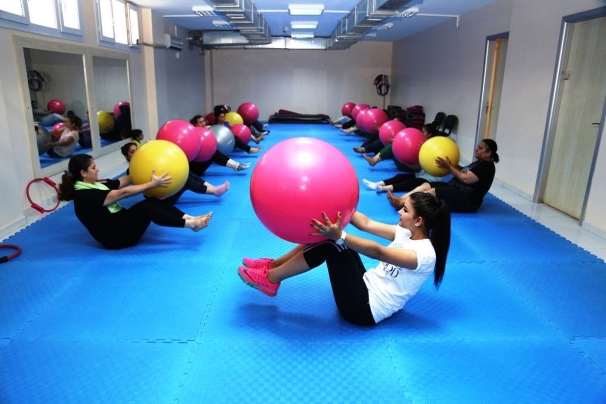 Yüreğirli Kadınlar Fitness Yaparak Zayıflıyor