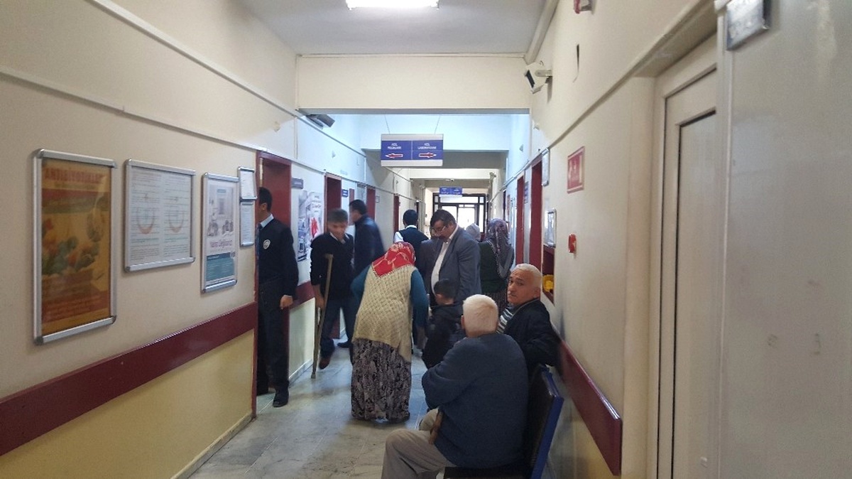 Zonguldak\'ta 6 Kişi Zehirlenme Şüphesiyle Hastaneye Kaldırıldı