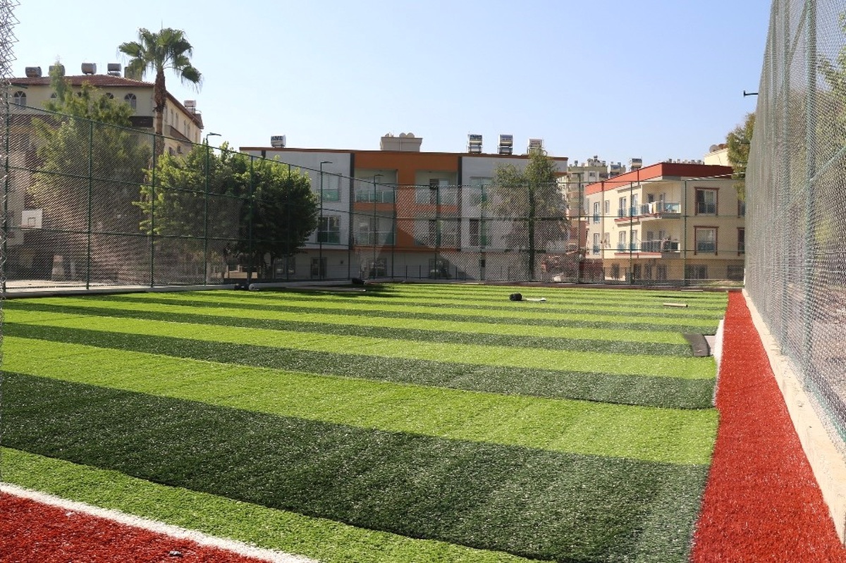 Akdeniz\'de 5 Mahalleye Yeni Spor Sahası ve Park
