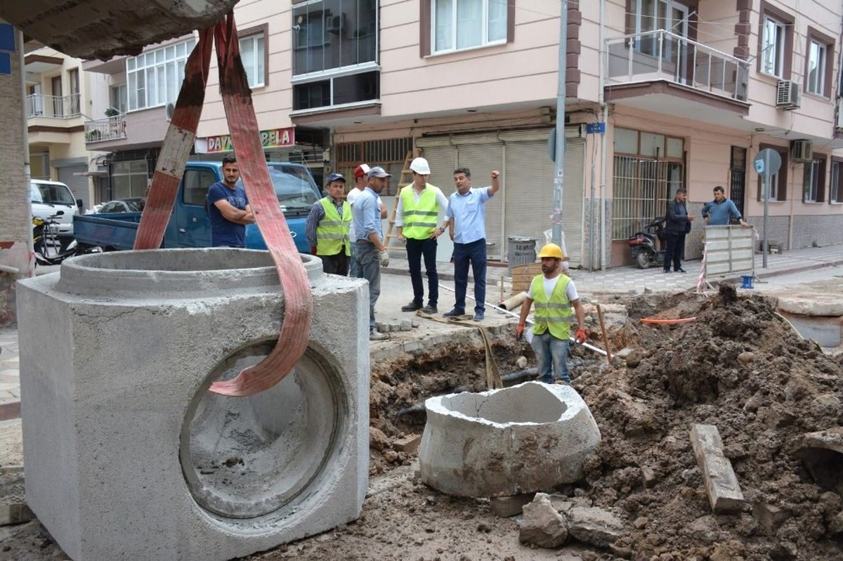 Akhisar\'da 2 Bin 700 Metrelik Yağmur Suyu Hattı