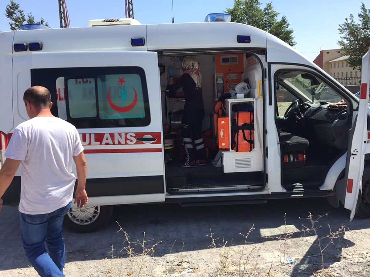 Askerlerin Üzerine Vagon Kapağı Düştü: 5 Yaralı