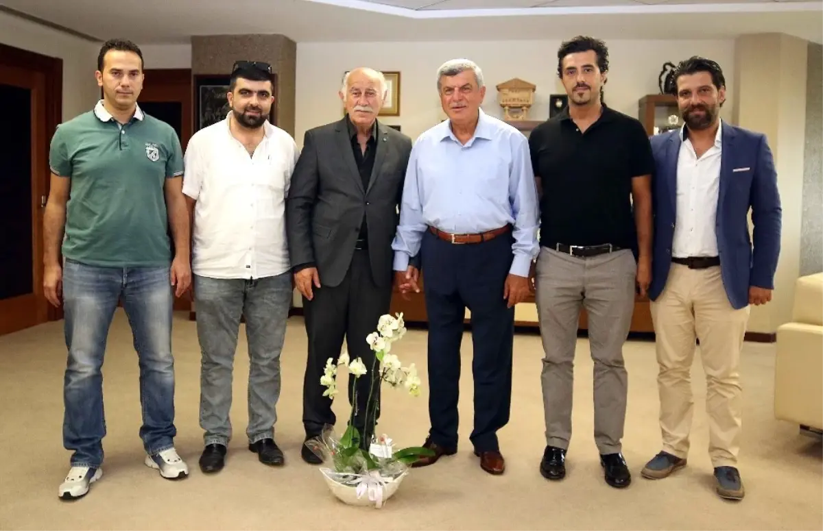 Başkan Karaosmanoğlu Çenesuyu Plajyolu Spor Kulübü Yönetimini Ağırladı