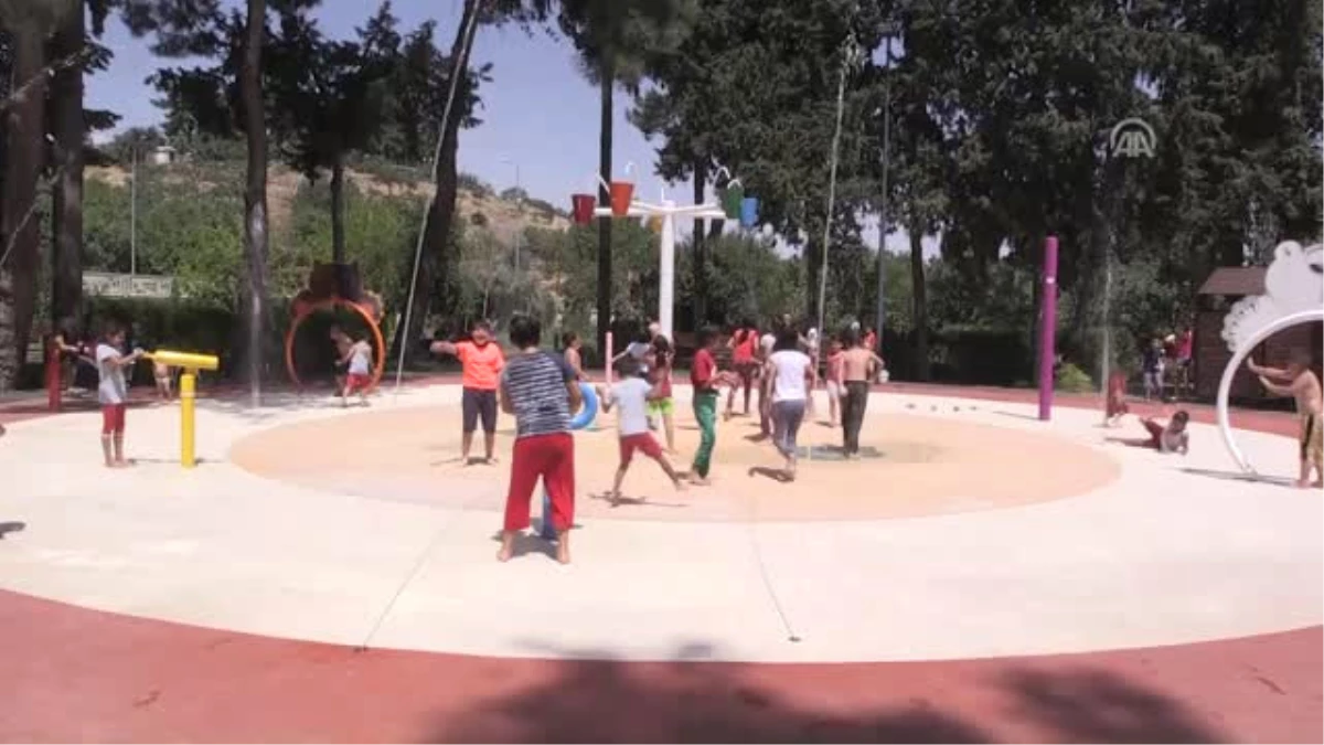 Çocuklar "Su Oyunu Parkı"Nda Serinliyor
