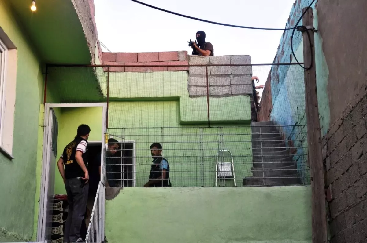 Diyarbakır\'da Şafak Vakti Uyuşturucu Operasyonu: 5 Gözaltı