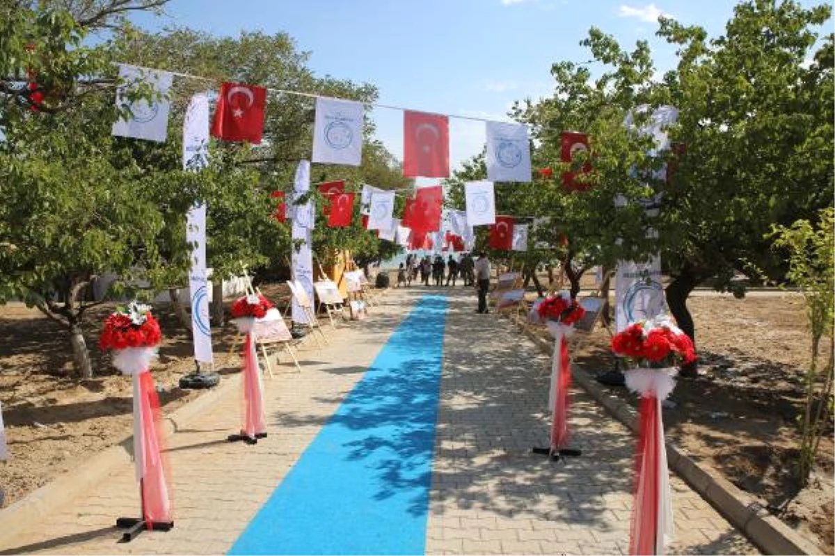 Erciş\'te Kadın ve Aile Plajı Açıldı
