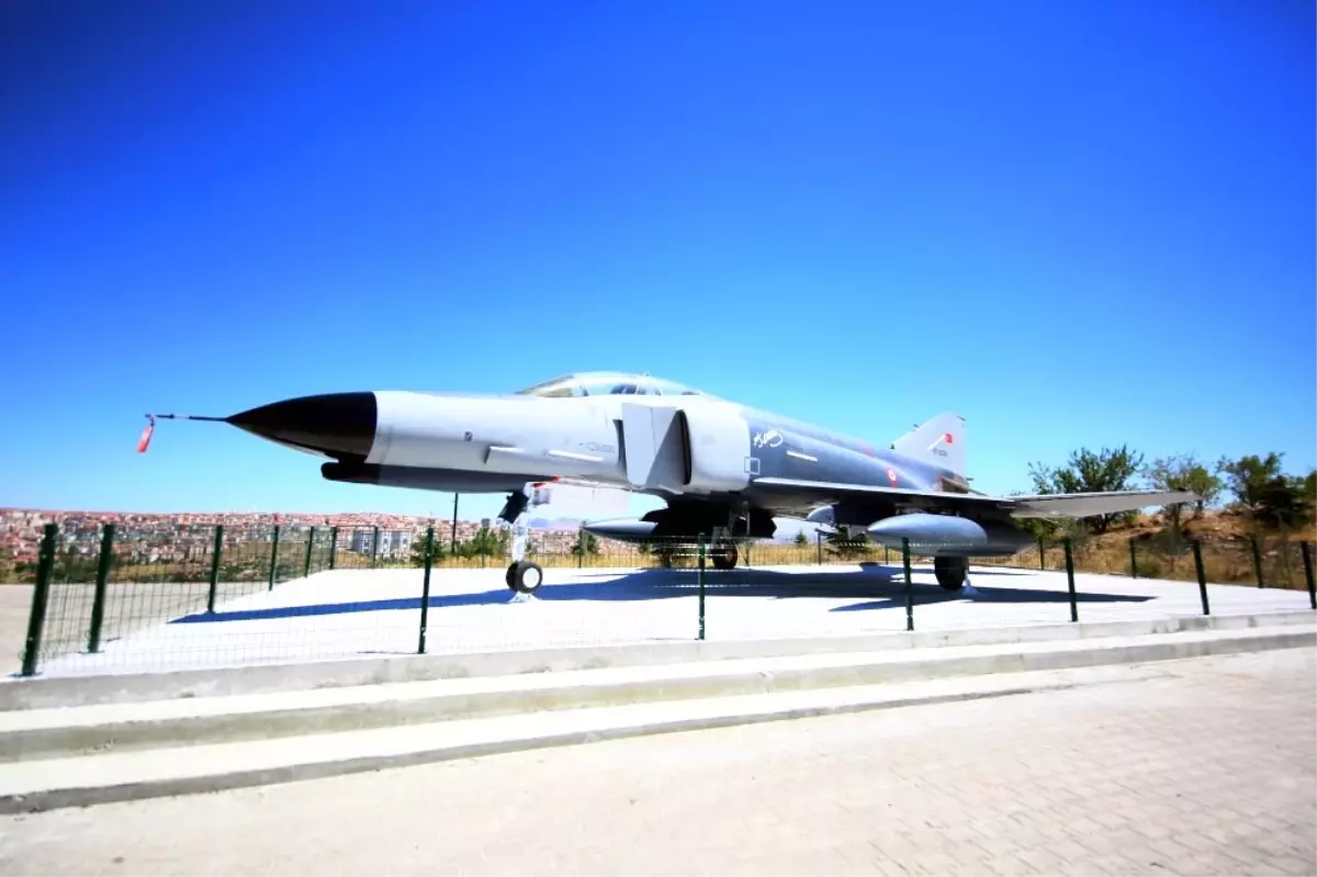 F-4e Uçağı, Keçiören\'de Ziyaretçilerini Bekliyor