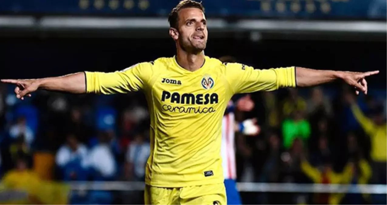 Fenerbahçe\'nin Anlaştığı İspanyol Forvet Roberto Soldado İstanbul\'a Geldi