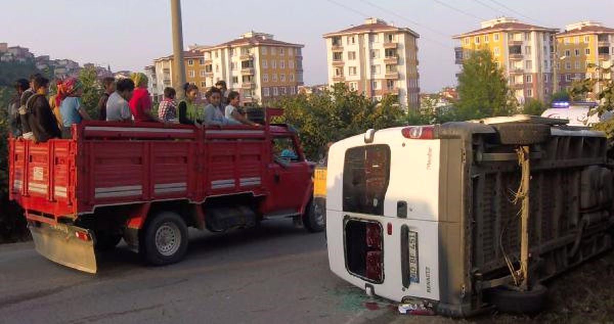 Fındık İşçilerini Taşıyan Minibüs Devrildi: 10 Yaralı