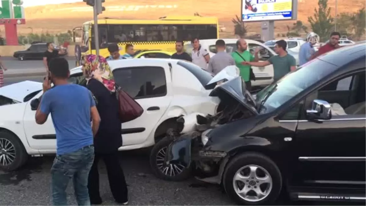 Gaziantep\'te Zincirleme Trafik Kazası: 5 Yaralı