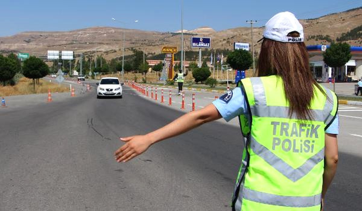 Kendi İsteğiyle Trafik Uygulamasına Girdi, Ceza Yedi
