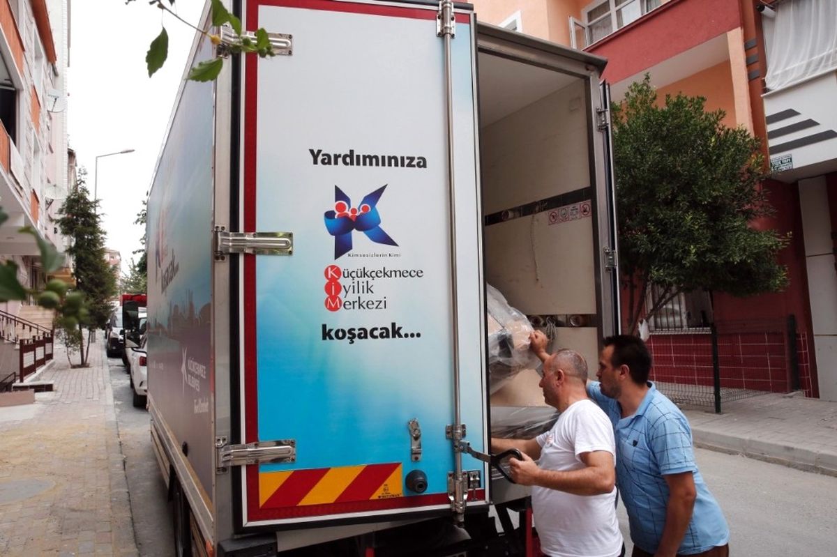 Küçükçekmece\'de Sel Mağdurlarının Yaraları Sarılıyor