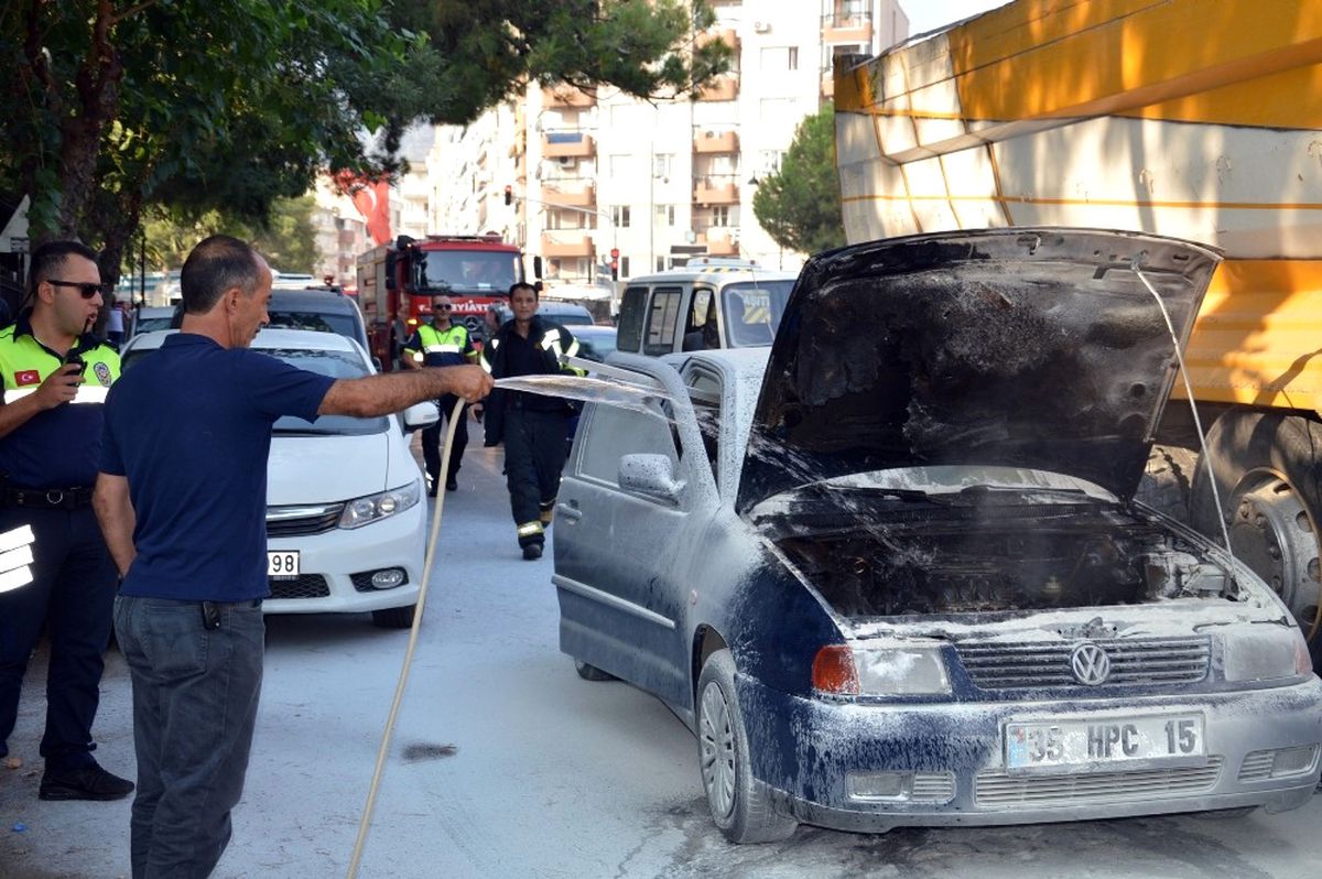 Manisa\'da Seyir Halindeki Araç Yandı