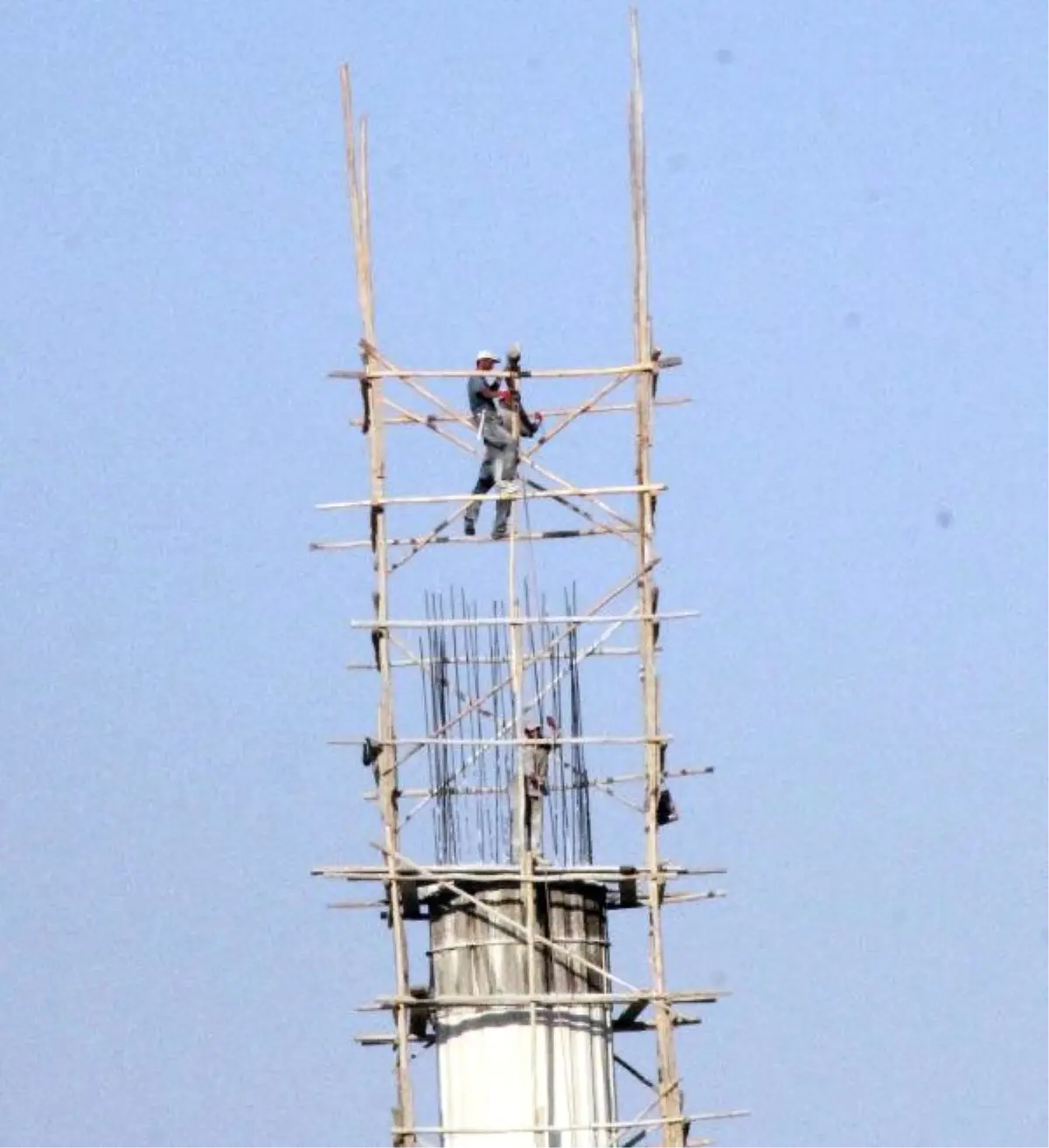 Minarede Tehlikeli Çalışma