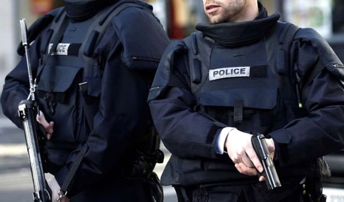 Paris\'te Askerlere Araçlı Saldırı