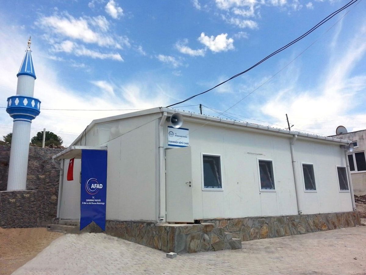 Prefabrik Camiler İbadete Açıldı