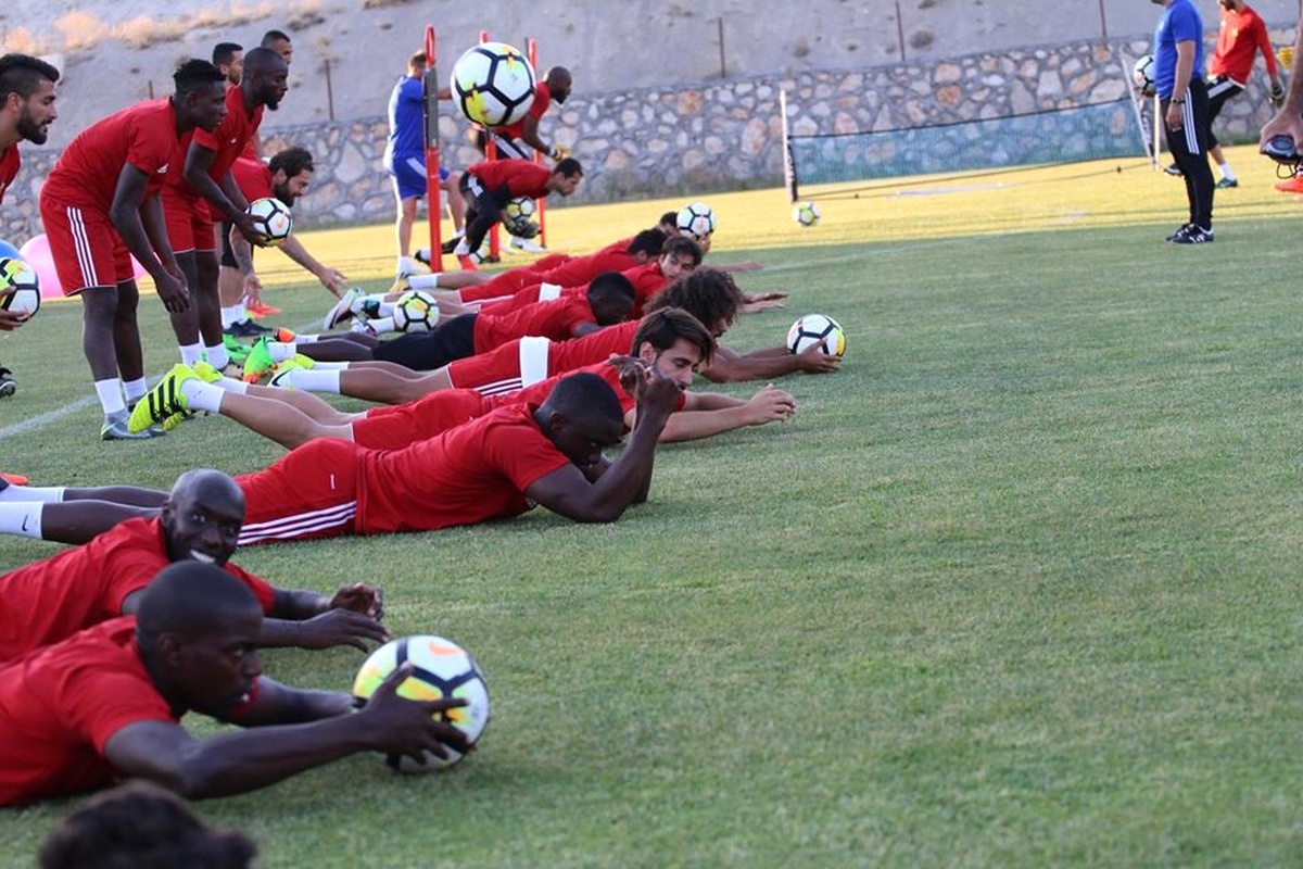 Sağlam\'dan Futbolcularına Lig Uyarısı