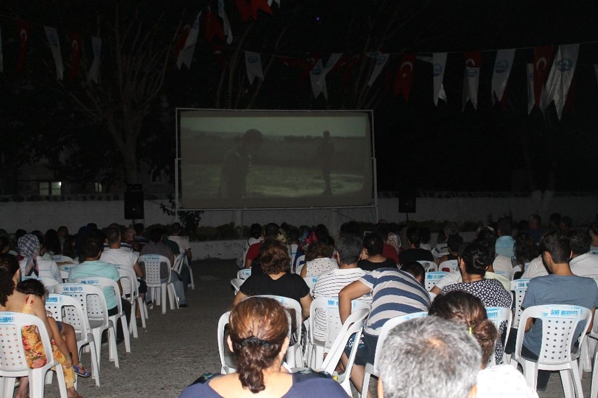 Söke\'de Açık Hava Sinema Keyfi Yaşanıyor