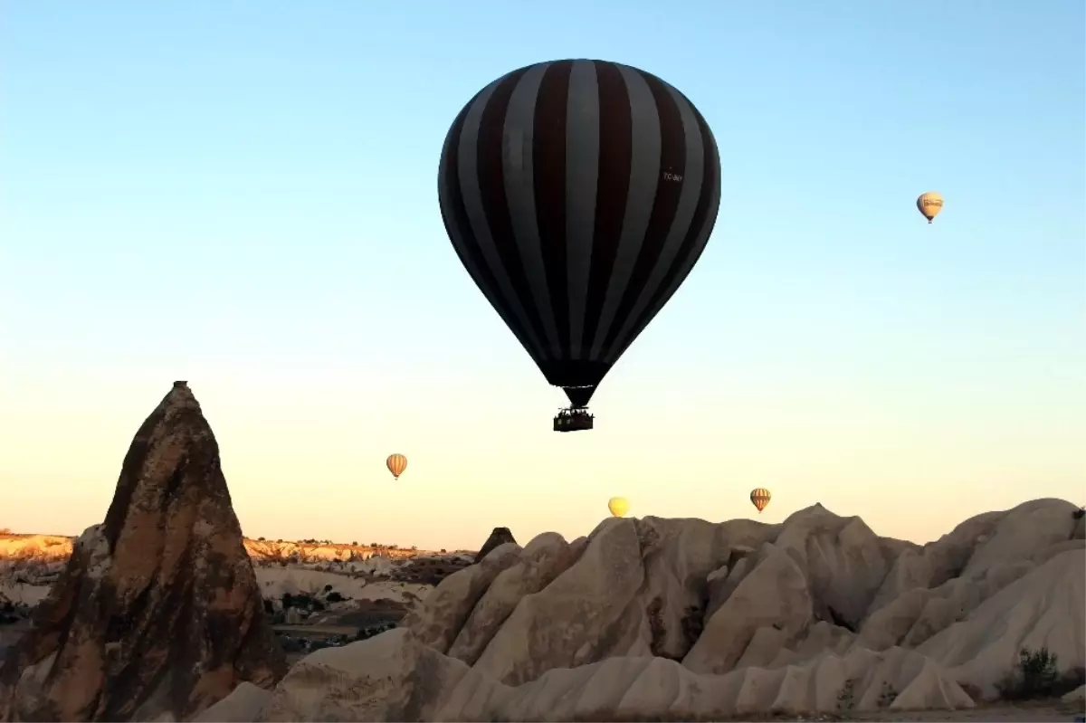 Uzakdoğulu Turistler Kapadokya\'dan Balon Turu Yapmadan Gitmiyor