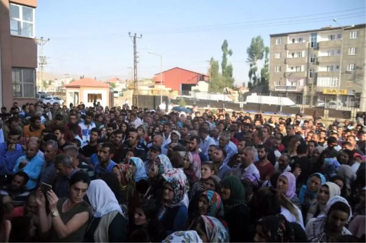 Yüksekova\'da 200 Kişilik Geçici İşe 6 Bin 280 Başvuru