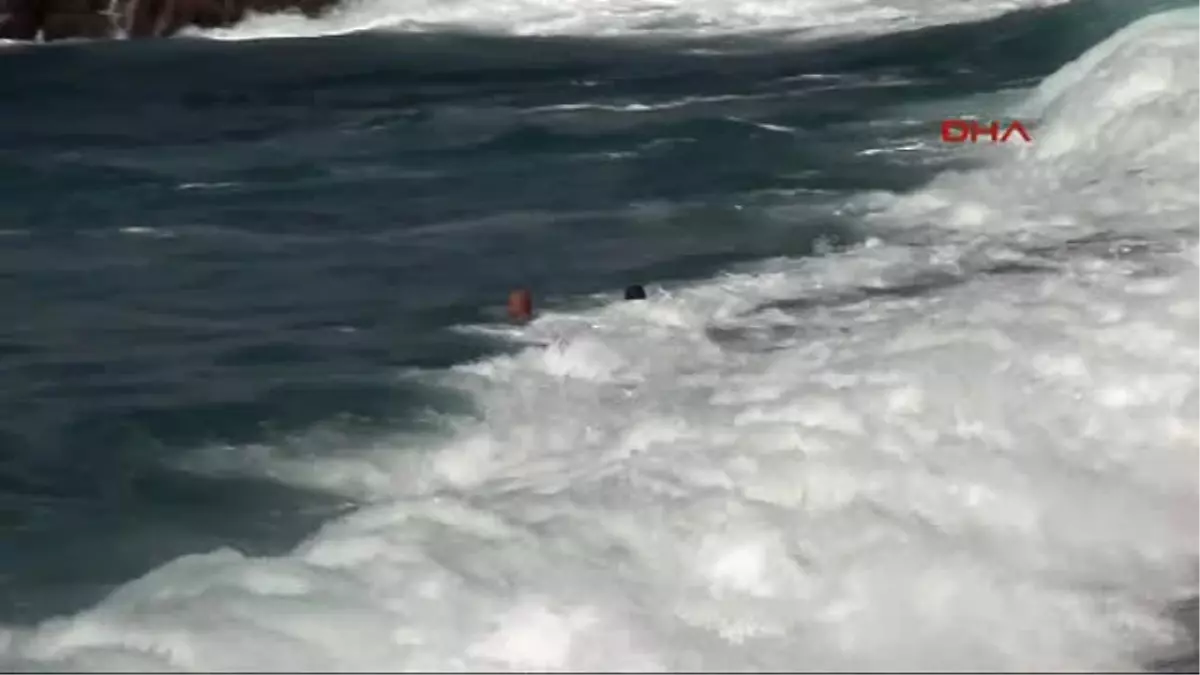 Zonguldak\'ta Denize Giren İnşaat İşçisi Kayboldu