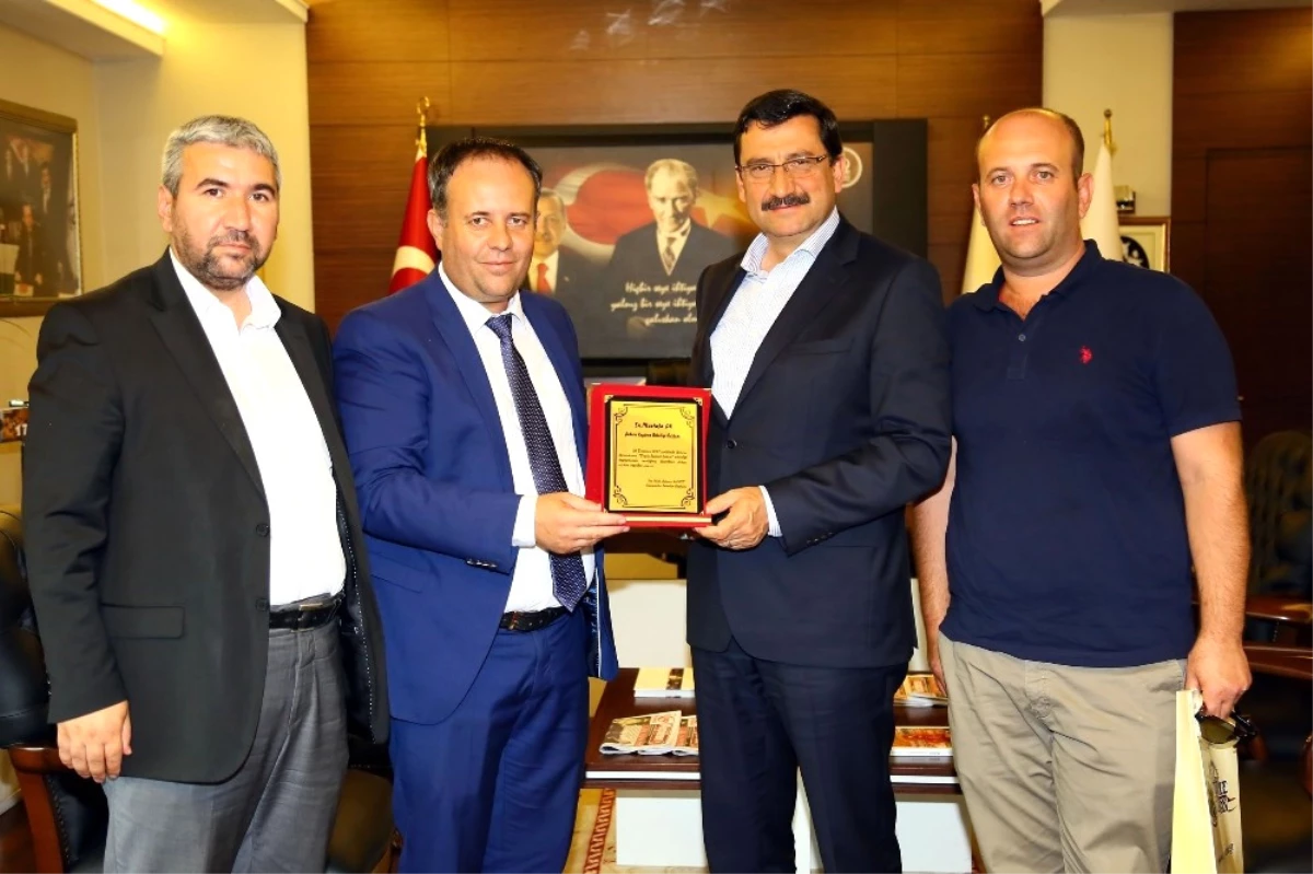 Batı Trakyalı Türk Belediye Başkanı, Mustafa Ak\'ı Ziyaret Etti