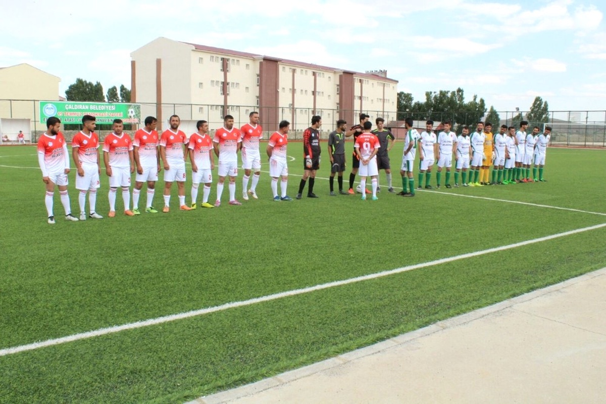 Çaldıran\'da 15 Temmuz Zaferi Esnaflar Arası Futbol Turnuvası