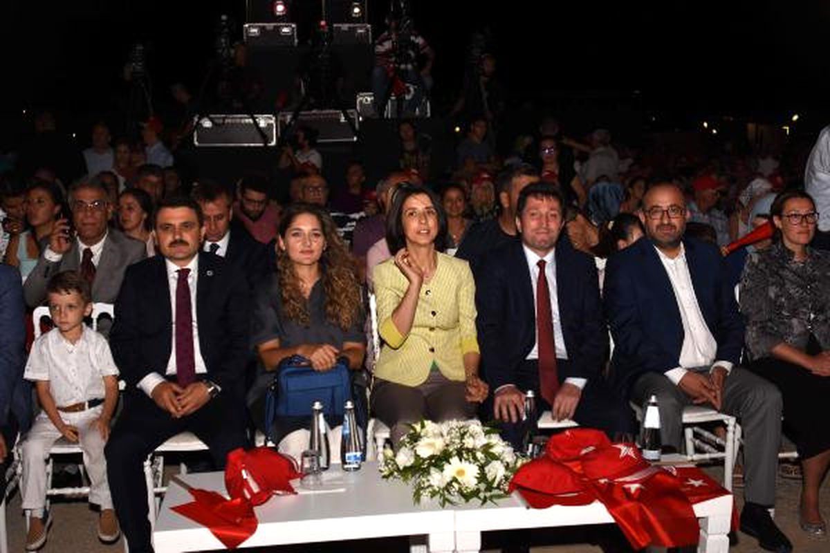 Çanakkale\'da \'Bir Hilal Uğruna\' Gösterisi
