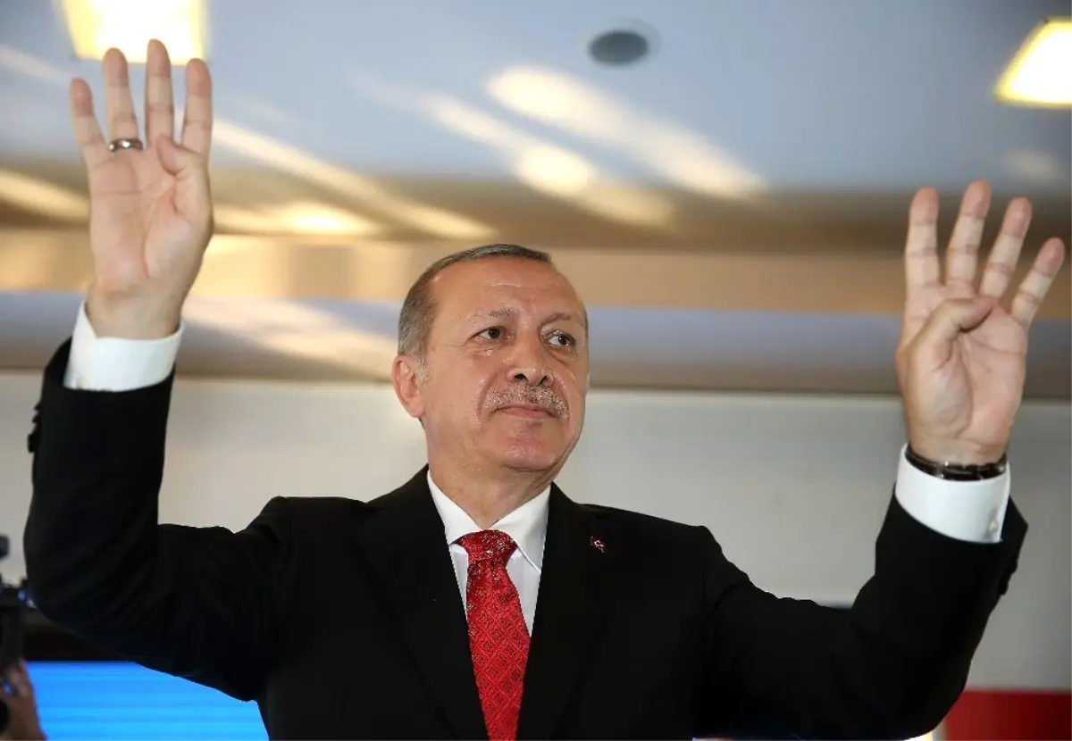 Cumhurbaşkanı Erdoğan Giresun\'da Partililere Yoklama Yaptı