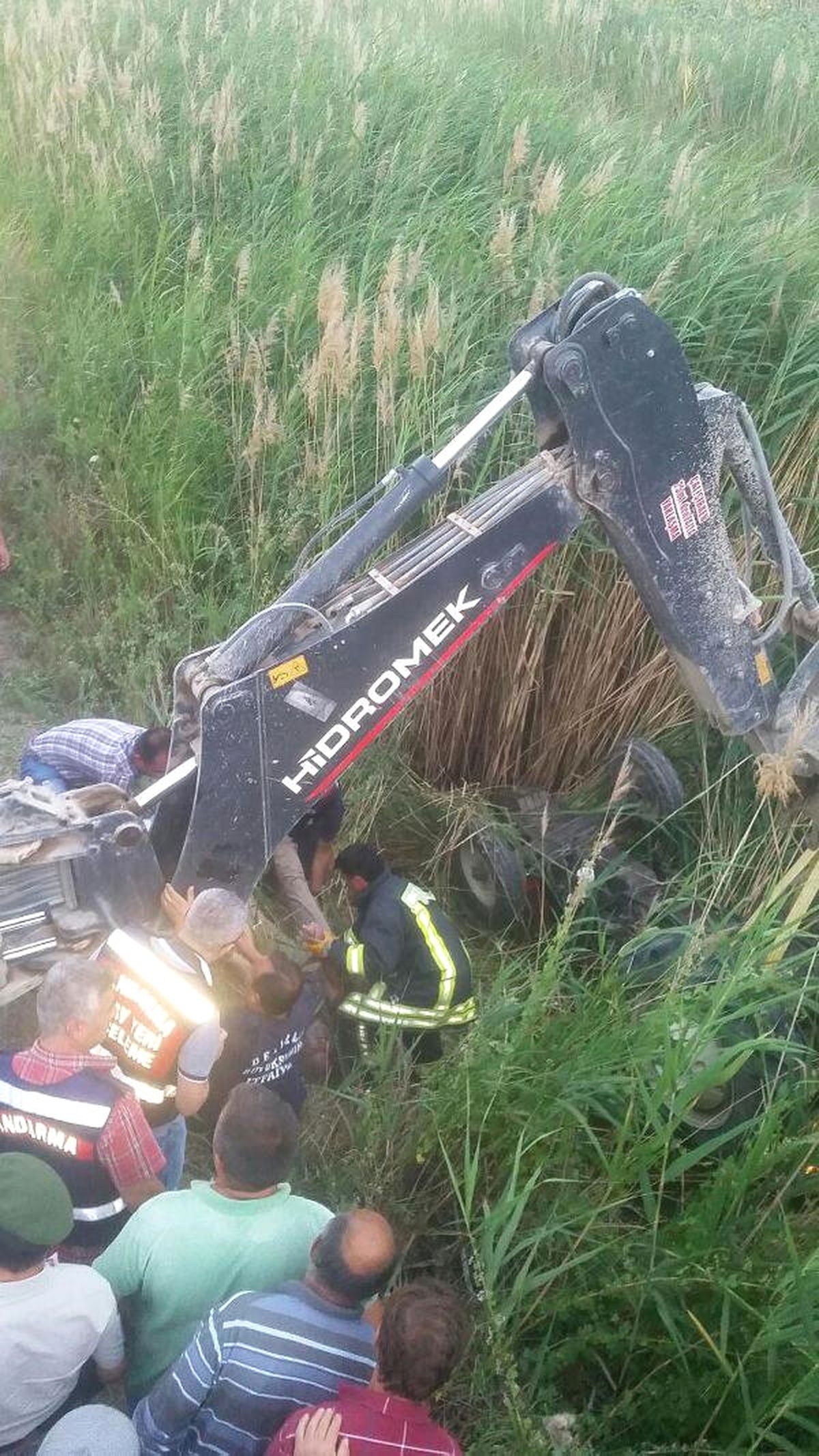 Devrilen Traktörün Altında Kalarak Öldü