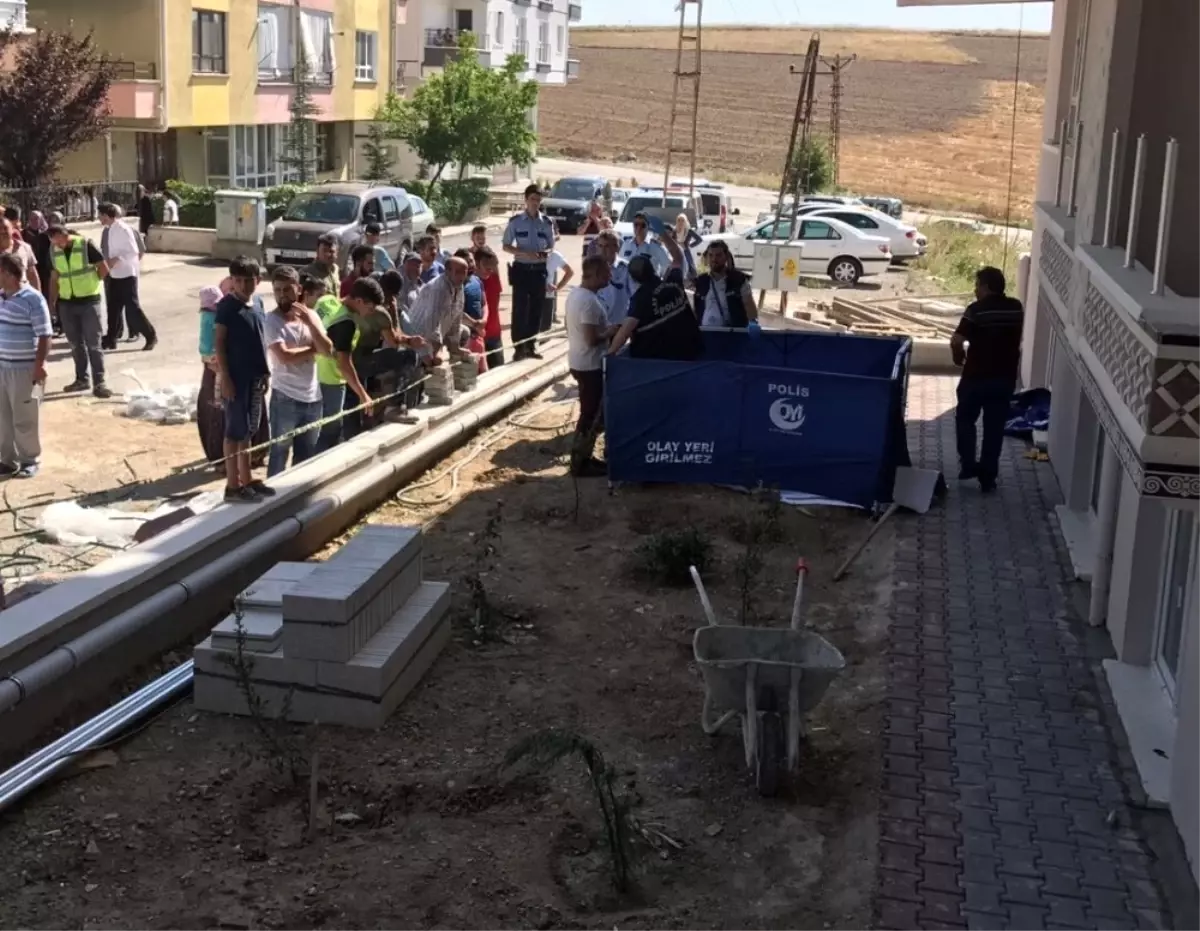 Elektrik Akımına Kapılan 17 Yaşındaki Genç Hayatını Kaybetti