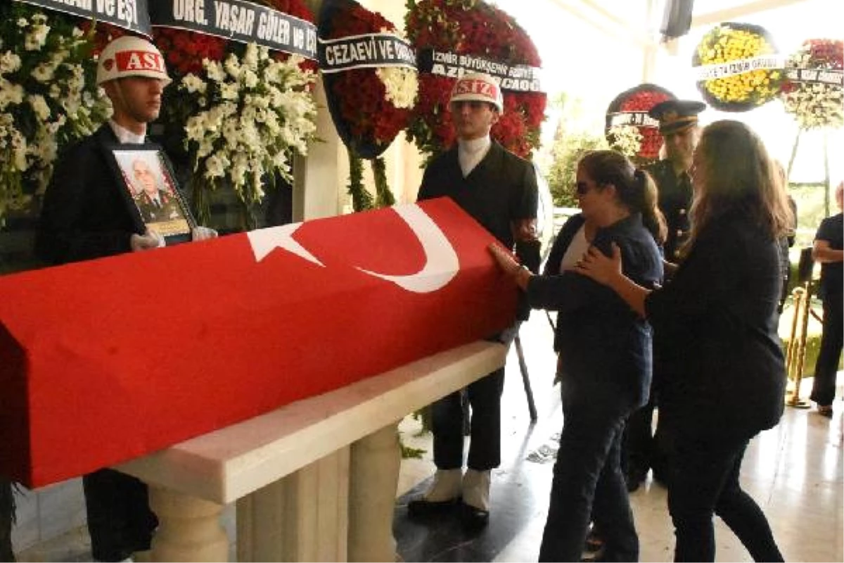 Emekli Korgeneral Özkılıç İzmir\'de Son Yolculuğuna Uğurlandı