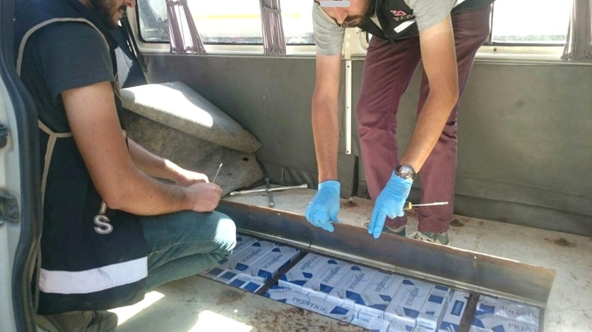 Hakkari\'de 2 Bin 700 Paket Kaçak Sigara Ele Geçirildi