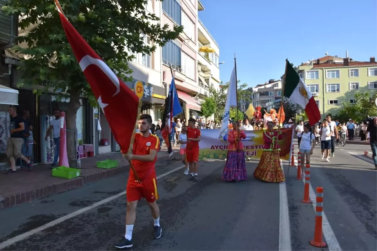 Hayrabolu\'da 27. Ayçiçeği Festivali Törenlerle Başladı